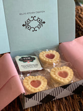 Load image into Gallery viewer, Shortbread Heart Cookies